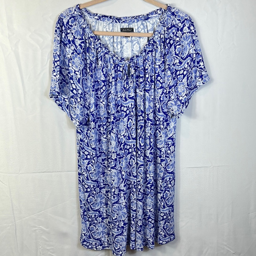 Lucky Brand Blue and White Gathered Stretch Neck. Size 2X Tunic Top. Tie Front